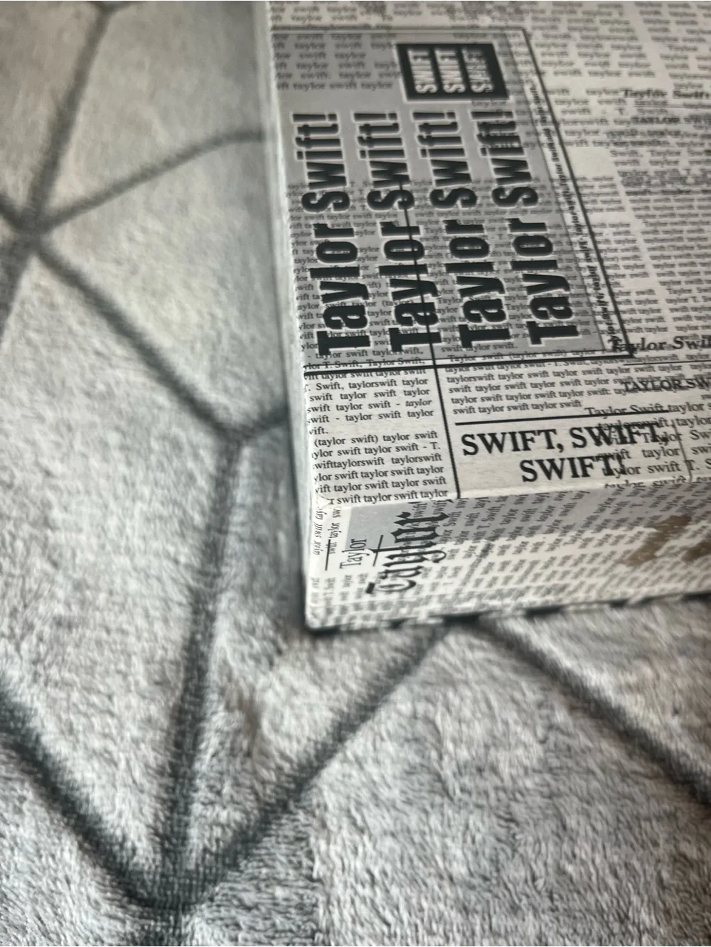 Taylor Swift Reputation VIP Box Patch CD Card Working Screen - Picture 12 of 15